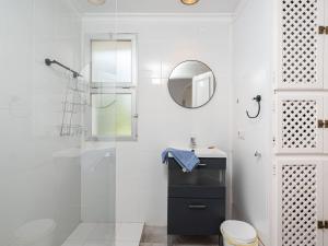 Kúpeľňa v ubytovaní Apartment Jardin de miraflores by Interhome