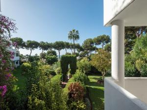 Vonkajšia záhrada v ubytovaní Apartment Jardin de miraflores by Interhome
