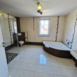 Ein Bett oder Betten in einem Zimmer der Unterkunft DM Hotels & Apartments - Apartment Pfarrgasse 09
