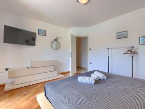 Postel nebo postele na pokoji v ubytování Holiday Home Lana by Interhome