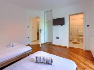 Postel nebo postele na pokoji v ubytování Holiday Home Lana by Interhome