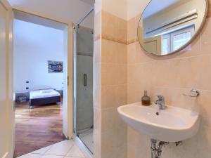 Postel nebo postele na pokoji v ubytování Holiday Home Lana by Interhome