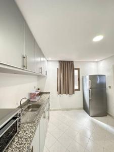 Een keuken of kitchenette bij Spacious 2 Bedrooms Apartment In Gueliz
