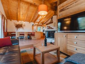 Kuchyňa alebo kuchynka v ubytovaní Chalet Hochkrimml 2 by Interhome + 37 fotografií