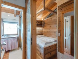 Posteľ alebo postele v izbe v ubytovaní Chalet Hochkrimml 2 by Interhome
