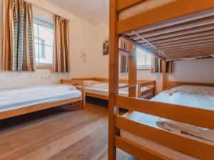 Posteľ alebo postele v izbe v ubytovaní Chalet Hochkrimml 2 by Interhome