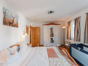 Posteľ alebo postele v izbe v ubytovaní Chalet Hochkrimml 2 by Interhome