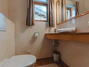 Kúpeľňa v ubytovaní Chalet Hochkrimml 2 by Interhome