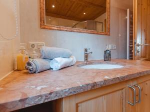Kúpeľňa v ubytovaní Chalet Hochkrimml 2 by Interhome