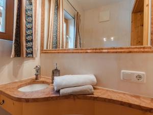 Kúpeľňa v ubytovaní Chalet Hochkrimml 2 by Interhome