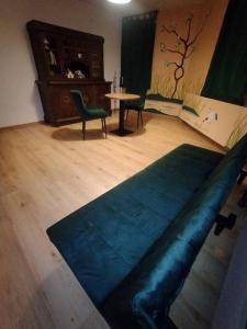a living room with a large blue rug on the floor at Appartement Zentrumsnah Hochwertig Leipzig in Leipzig