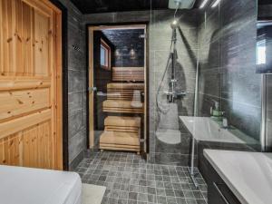 Koupelna v ubytování Holiday Home Ylläs iisakki as- 10a by Interhome