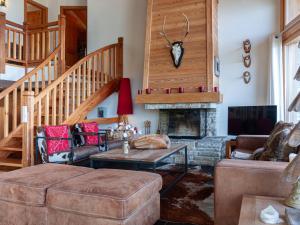 Area soggiorno di Chalet Sebas by Interhome