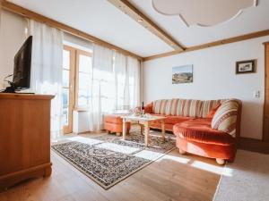 een woonkamer met een bank en een tv bij Apartment Lena Top 1 by Interhome in Königsleiten