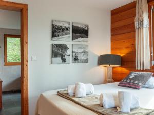 Letto o letti in una camera di Chalet Sebas by Interhome