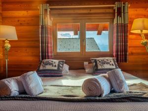 Letto o letti in una camera di Chalet Sebas by Interhome