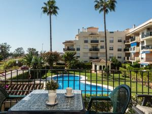 Bazén v ubytovaní Apartment Lorcrimar II by Interhome alebo v jeho blízkosti