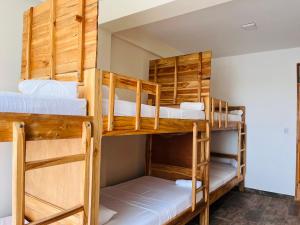 Un ou plusieurs lits dans un hébergement de l'établissement Merakai Hostel Rincon del Mar