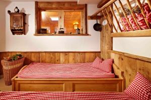 Katil atau katil-katil dalam bilik di Hotel Riedl im Zillertal