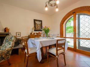A seating area at Holiday Home Allodola by Interhome