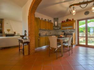 A kitchen or kitchenette at Holiday Home Allodola by Interhome