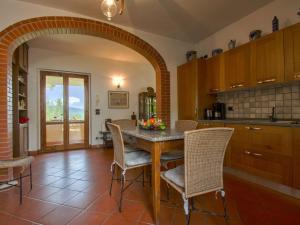 A kitchen or kitchenette at Holiday Home Allodola by Interhome