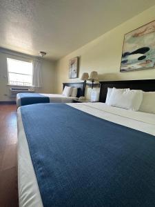 Un pat sau paturi într-o cameră la Hotel Quinta San Carlos Inn