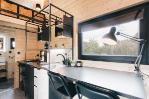 Kuchyň nebo kuchyňský kout v ubytování Idyllisches Tiny House mit Sauna