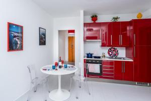A kitchen or kitchenette at Corallo apartment