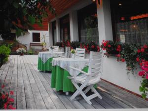 Patio alebo iná vonkajšia časť ubytovania Garni Meublè La Baita