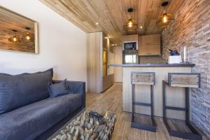 Kuchyň nebo kuchyňský kout v ubytování Résidence Le Domaine du Jardin Alpin - Courchevel 1850