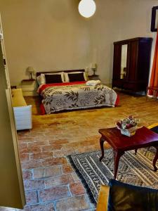 a bedroom with a bed and a table in it at La Casa Mágica in Villatuerta