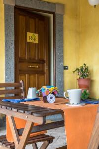 a wooden table with two cups on top of it at B&B dell'Aviatore in San Liberato