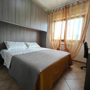 Säng eller sängar i ett rum på Appartamento Oasi di Pontenuovo