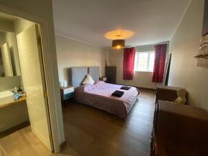 Una cama o camas en una habitación de Brixton hill apartments