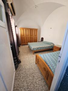 a room with two beds in a room at Villa Hammamet in Hammamet
