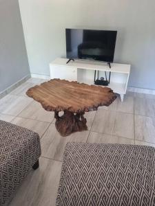 Μια τηλεόραση ή/και κέντρο ψυχαγωγίας στο Serene on St James