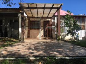 Το κτήριο όπου στεγάζεται  η παραθεριστική κατοικία +3 φωτογραφίες