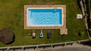 Piscina en o cerca de Casa A Chairiña y A Revolta