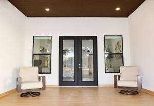 Istumisnurk majutusasutuses Lake Home: Relax and Unwind in Mission Hidden Gem