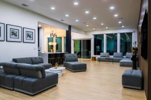 Istumisnurk majutusasutuses Lake Home: Relax and Unwind in Mission Hidden Gem