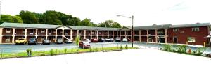 a large building with cars parked in a parking lot at Towne Inn in Glasgow
