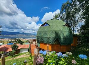 Ein allgemeiner Bergblick oder ein Berglick von der Zelt-Lodge aus
