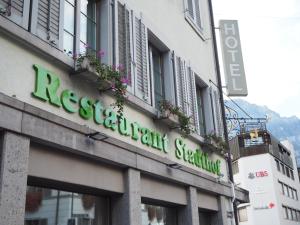 Certificado, premio, señal o documento que está expuesto en Hotel Stadthof Glarus