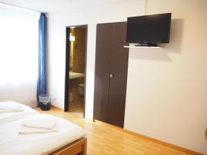 Cama o camas de una habitación en Hotel Stadthof Glarus