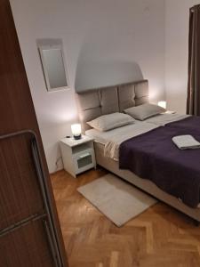 Łóżko lub łóżka w pokoju w obiekcie Apartman Zuki