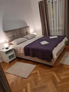 Łóżko lub łóżka w pokoju w obiekcie Apartman Zuki