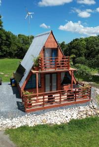 El edificio en el que está el chalet de montaña