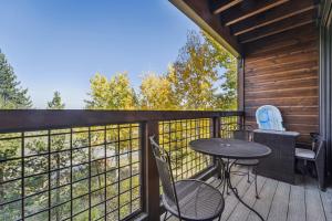 Μπαλκόνι ή βεράντα στο On-Site Skiing Truckee Studio with Balcony