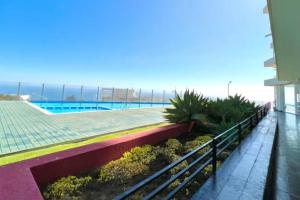Piscina de la sau aproape de Apartamento frente al mar en Valparaiso, chile +18 fotografii